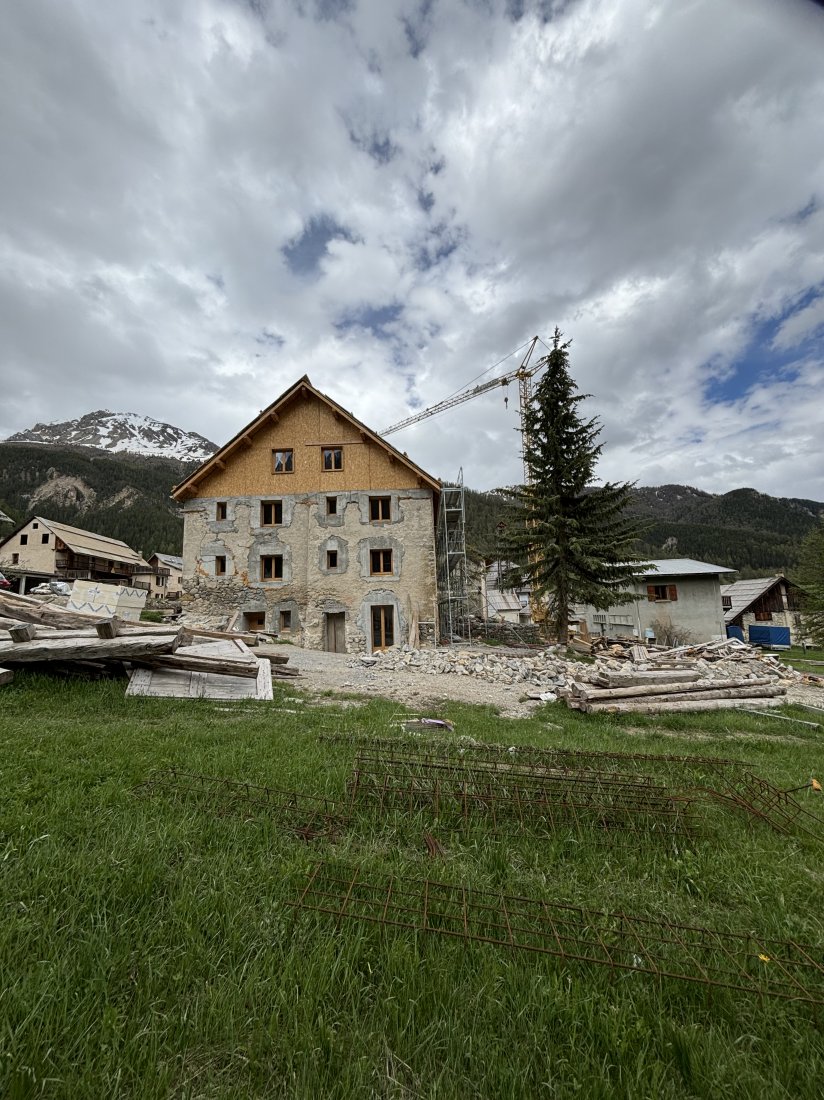 Rénovation ferme Queyras: transformation authentique